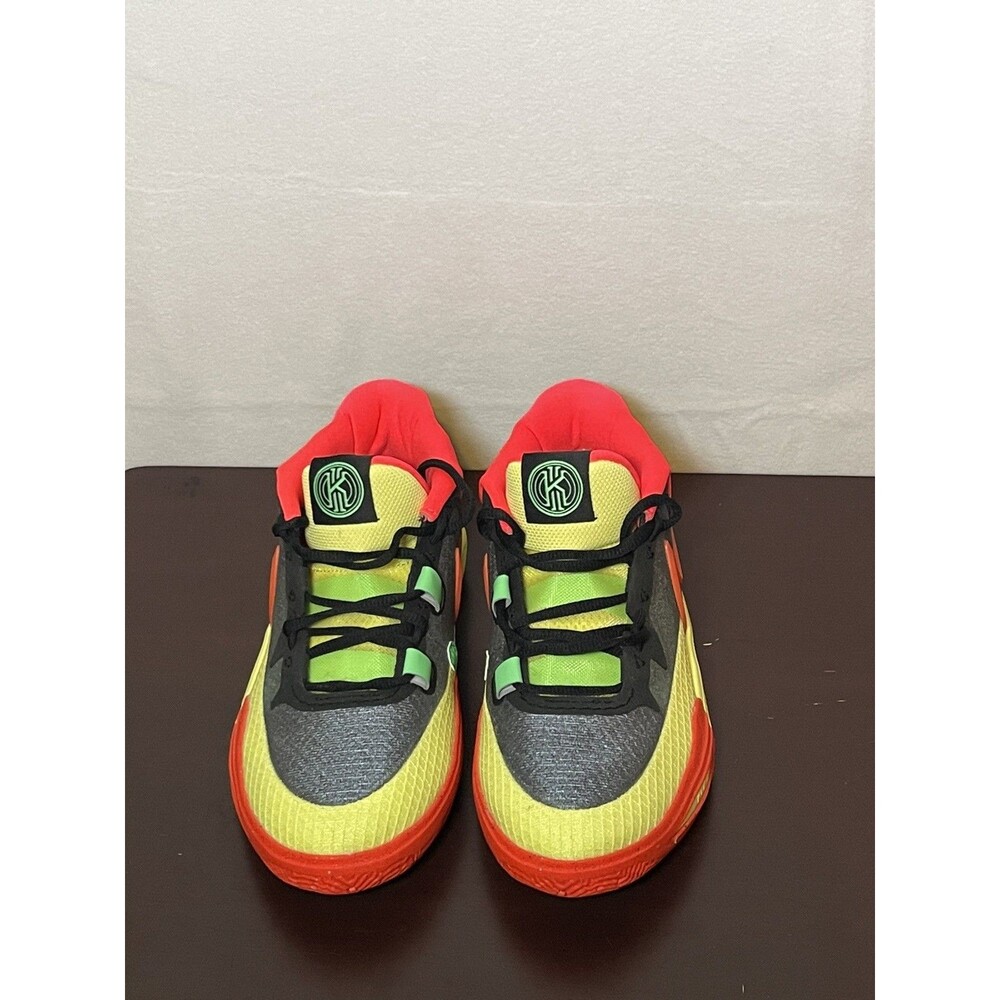 Nike Kyrie 8 GO GS Basketball Size 6.5Y Youth Black Lemon DQ8076-003